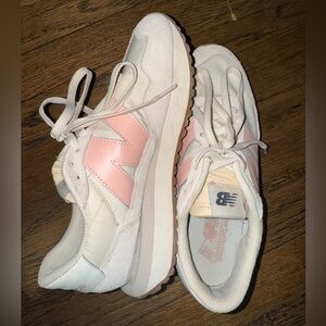 WOMENS NEW BALANCE 237 SNEAKER